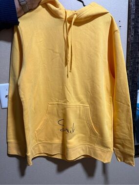 Yellow 'Smile' Hooded Sweater - Casual Men's Pullover